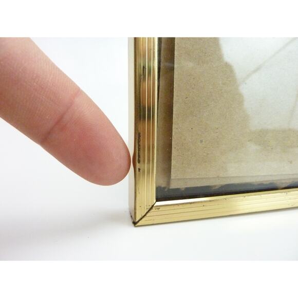 Vintage Gold Tone Picture Frame Standing Desk Frame 5" x 7" - Picture 3 of 4